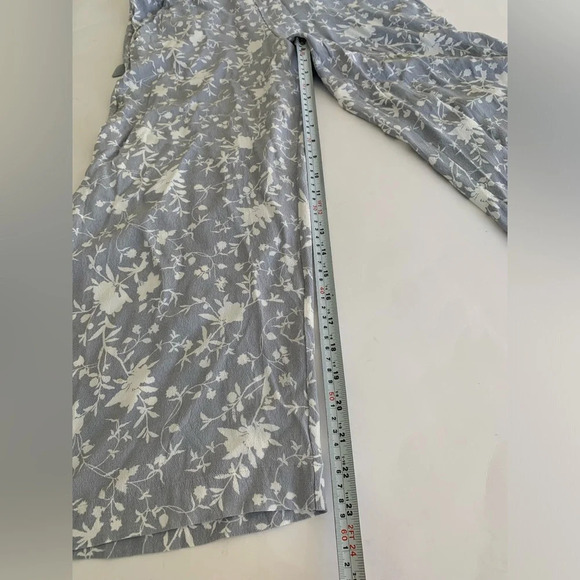 Wilfred
Faun Ankle Pant grey with white flowers. Size  small beach vacation airy - Picture 15 of 15